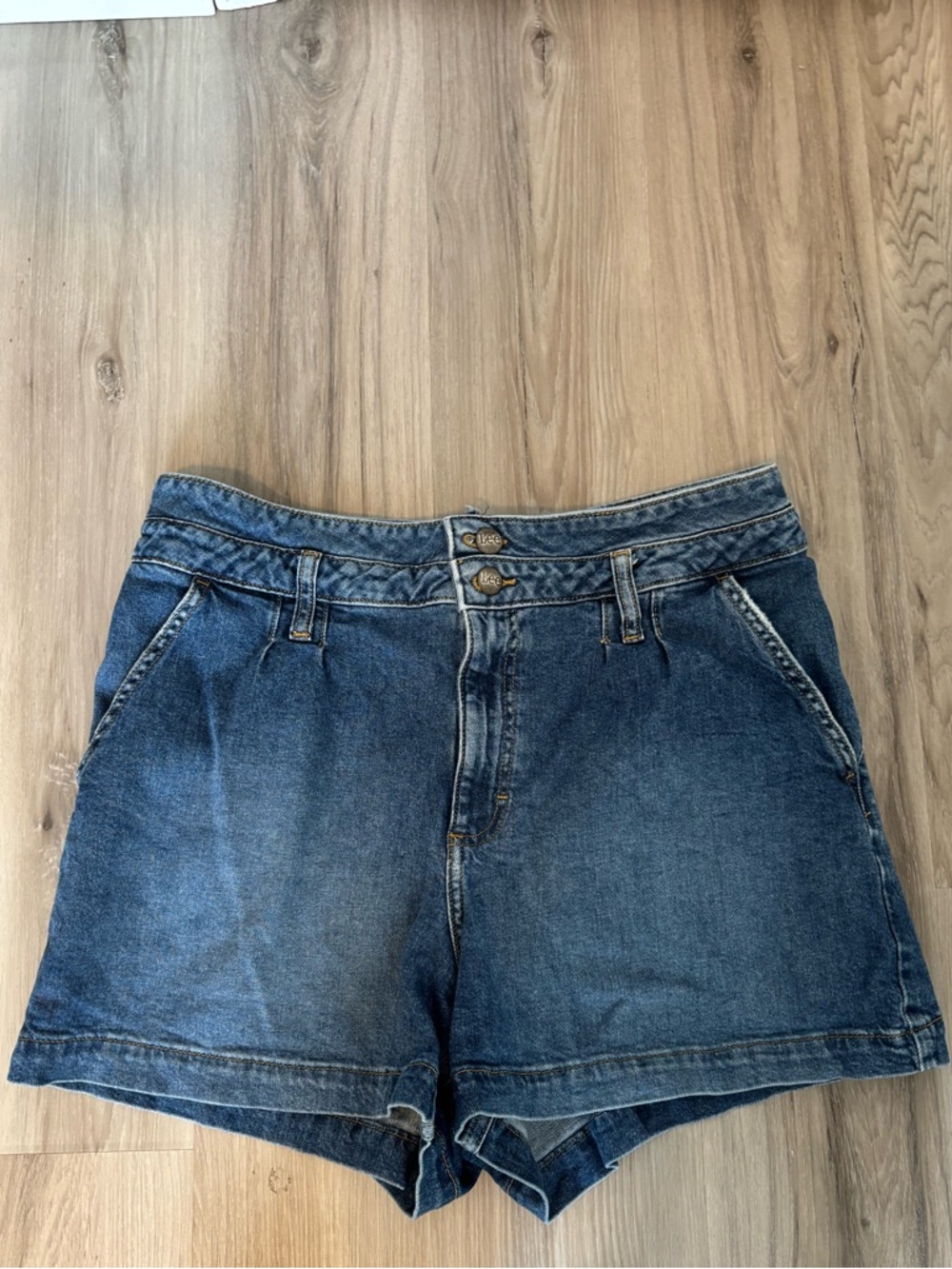 Women’s Lee Heritage High Rise Double Waistband Denim Shorts Size 14 Medium Wash